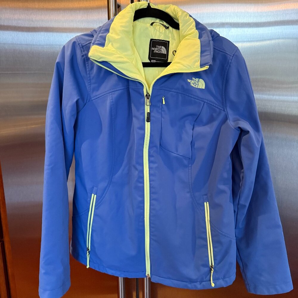 THE NORTH FACE WOMEN'S WINTER JACKET, SIZE MEDIUM